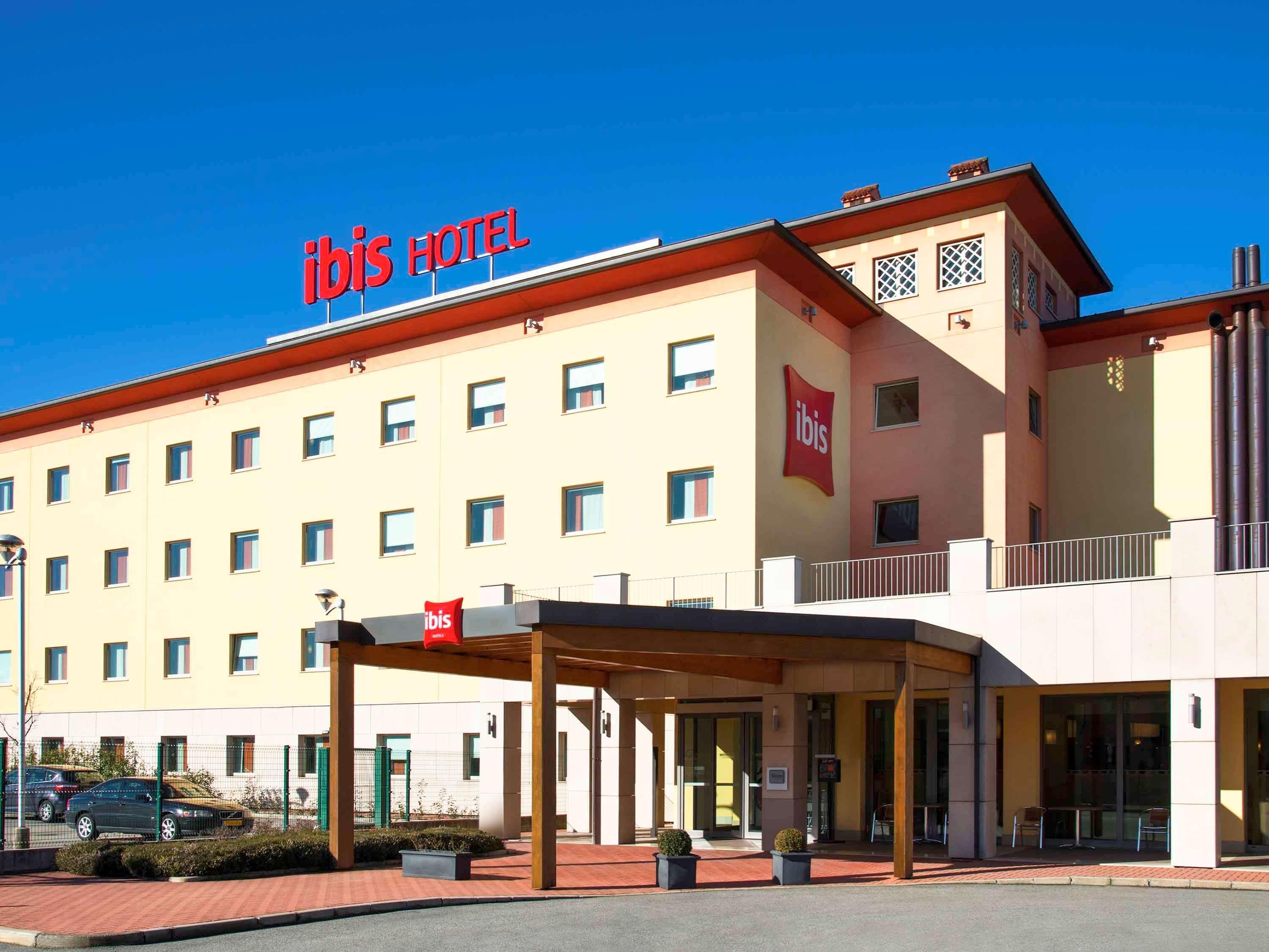 Ibis Como Grandate Esterno foto