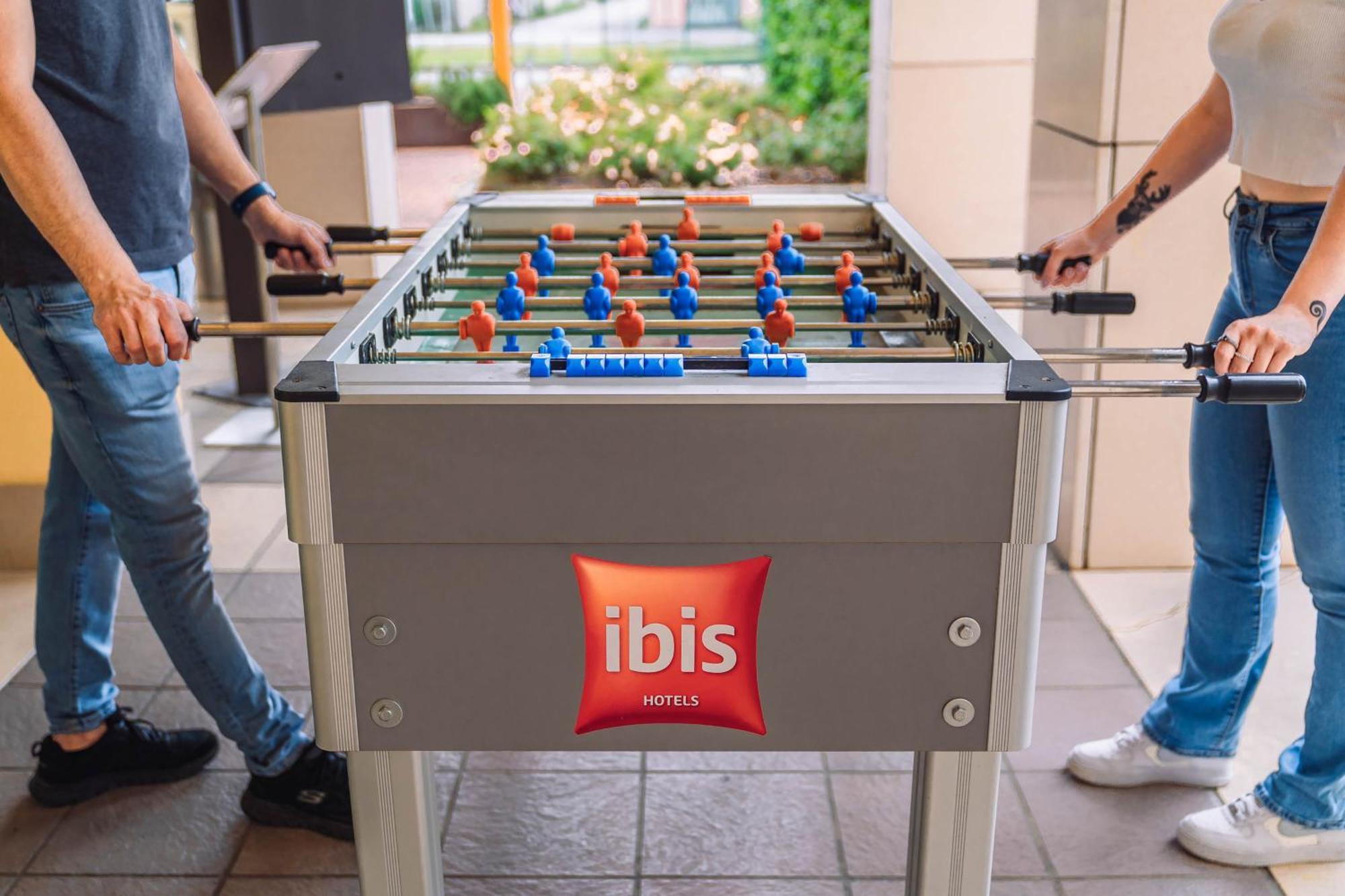 Ibis Como Grandate Esterno foto
