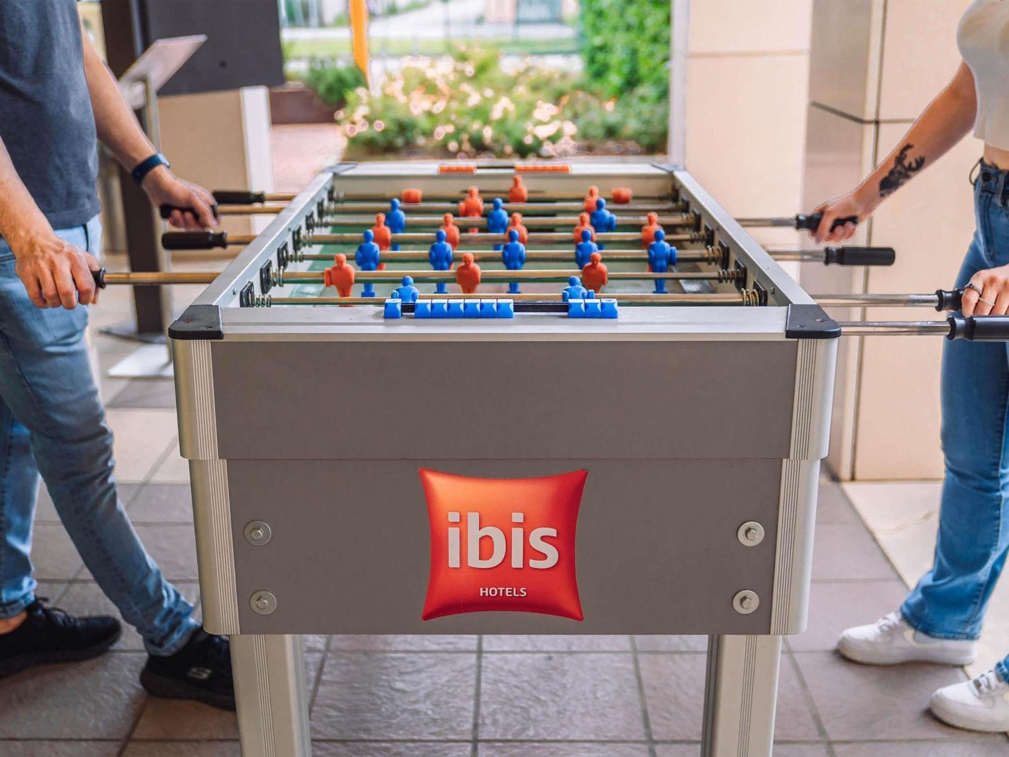 Ibis Como Grandate Esterno foto