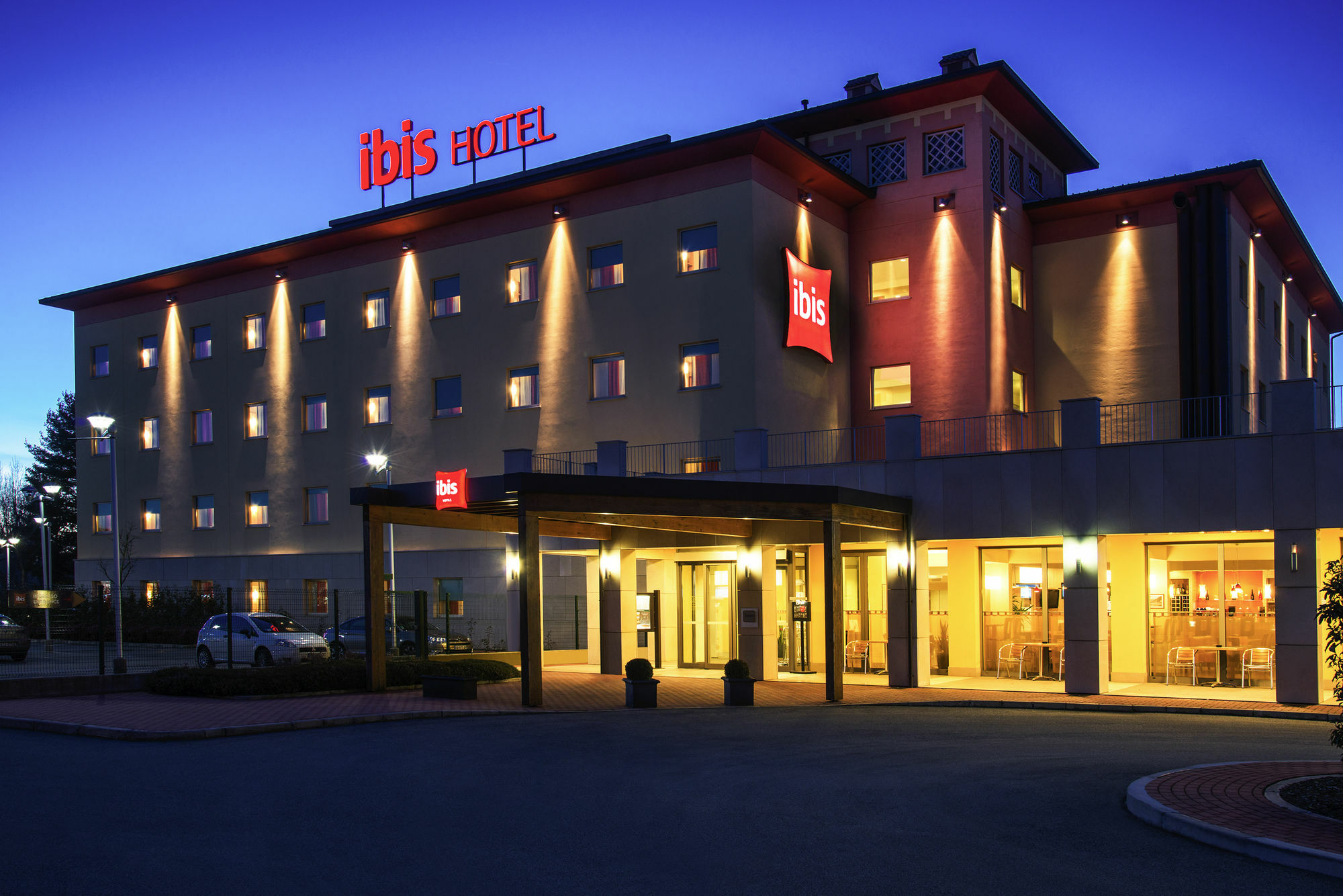 Ibis Como Grandate Esterno foto