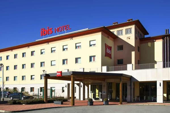 Ibis Como Grandate Esterno foto